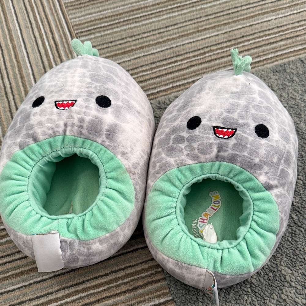 Kids One-Piece Plush Slippers - squishmellows! 2-3Y